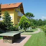 Bellavista I Garten Mit Pool Daire